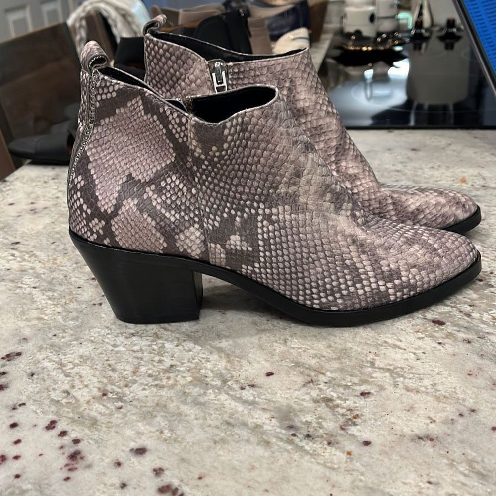 Dolce Vita Gray Snake Booties sz 8 NEW